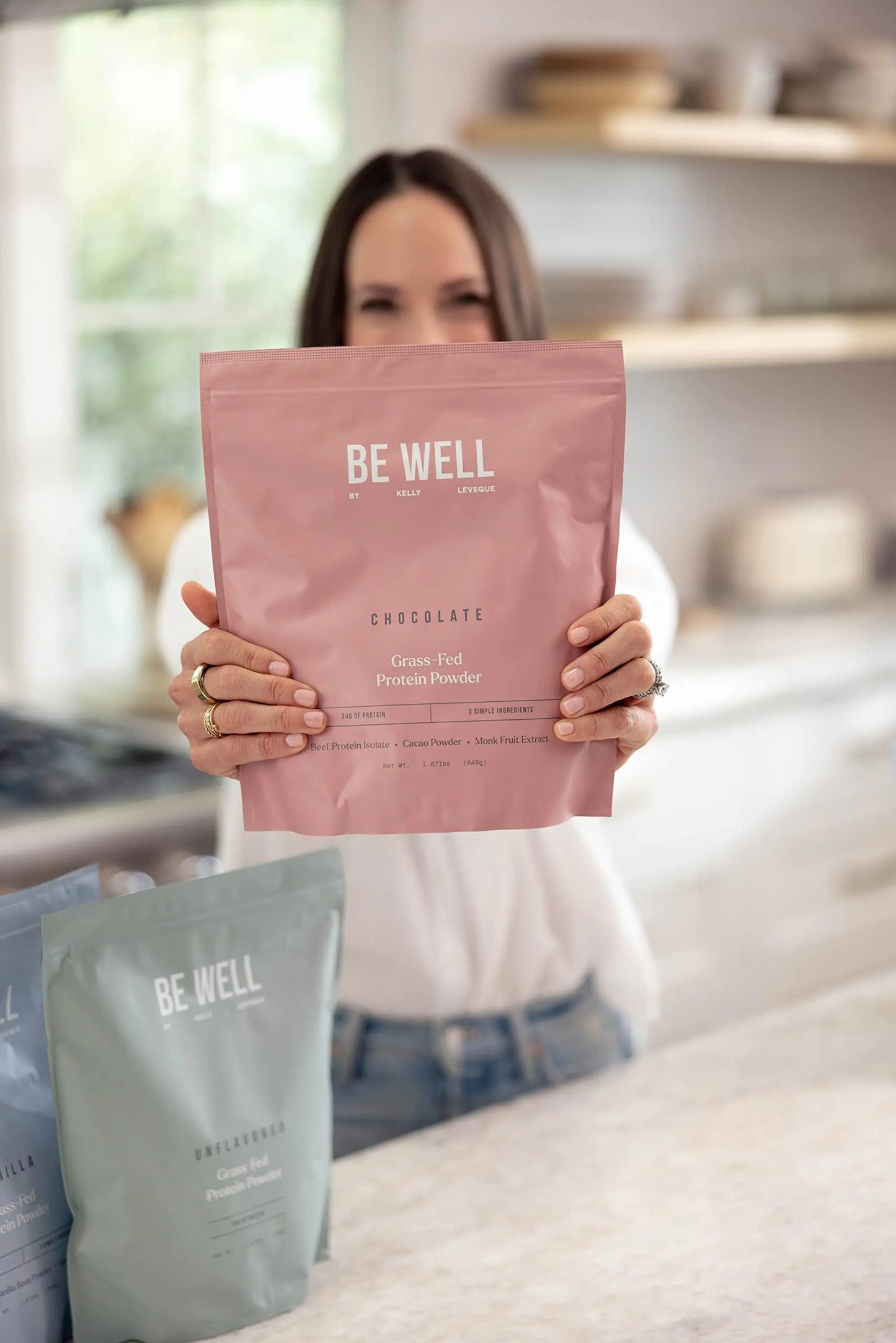 Be Well by Kelly Chocolate Grass-Fed Beef Protein Powder, 24G of Protein & 1G Net Carbs (3 Ingredients, 30 Servings) 9 Amino Acids + 3 BCAAs No Soy, No Dairy, Stevia-Free, No Sugar Added 1.87lb 849g Be Well by Kelly LeVeque