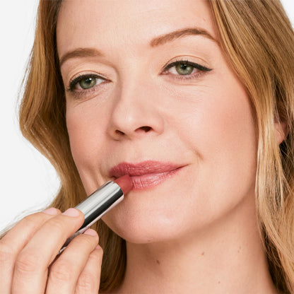 Clinique Dramatically Different Lipstick Shaping Lip Colour | Long Lasting, Moisturizing + Hydrating, Raspberry Glace, 1 Count Clinique