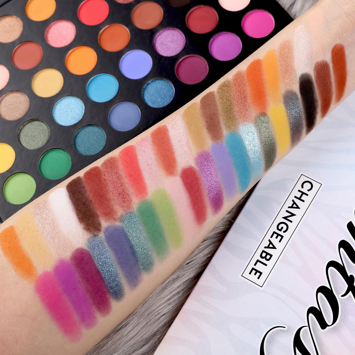 UCANBE Highly Pigmented Eye Makeup Palette, Matte Shimmer Metallic Eyeshadow Pallet Long Lasting Blendable Natural Colors Make Up Eye Shadows Cosmetics Gift Kit UCANBE